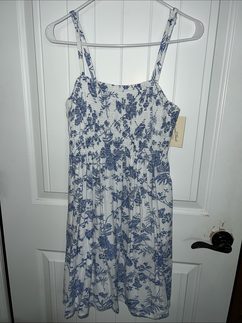 Universal Thread White Mini Dress with Blue Floral Print - small